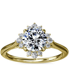 Anillo de compromiso de diamantes con halo Delicate Ballerina en oro amarillo de 18 k